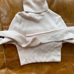 Free with purchase! Uniqlo extra fine merino turtle neck sweater in light pink